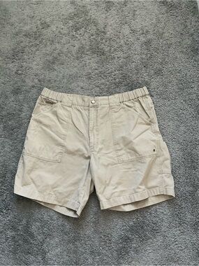 Men's Cargo Shorts in Light Beige with Utility Pockets